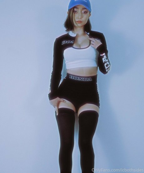 icbothsides pretty model pic