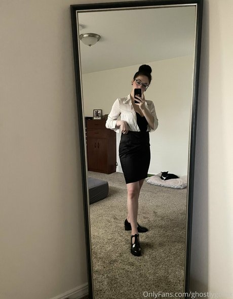 ghostlygothx model nude image