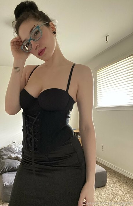 ghostlygothx model beautiful pics