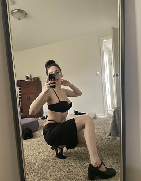 ghostlygothx naked pornstar image