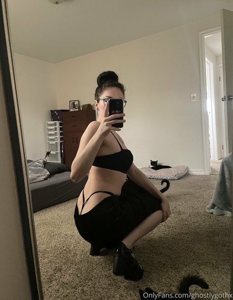 ghostlygothx sexy model pictures