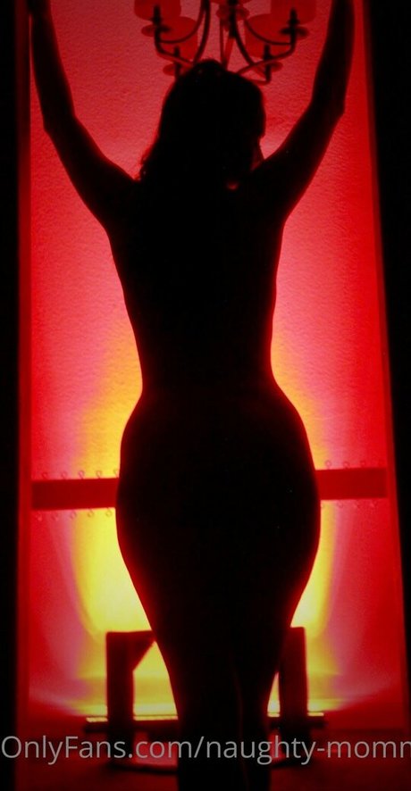 naughty mommy Profile pic