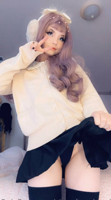 strawbearie milk hot actress archive