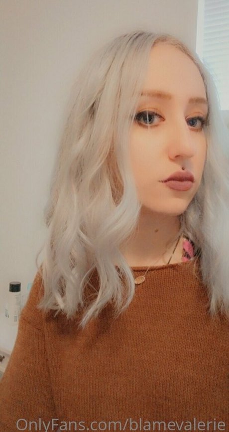 blamevalerie star top img