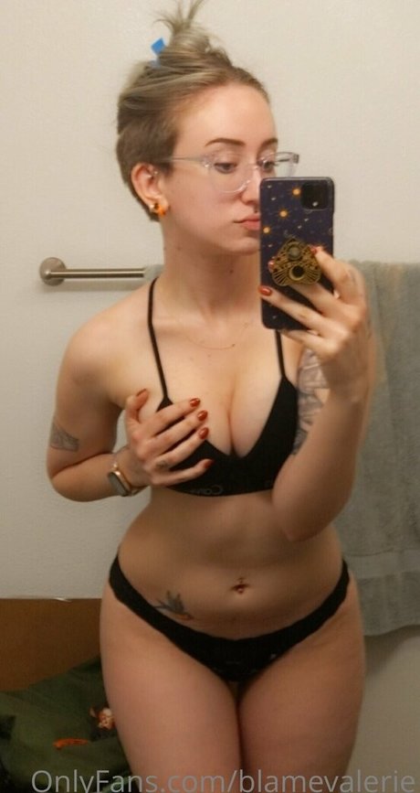 blamevalerie Profile pic