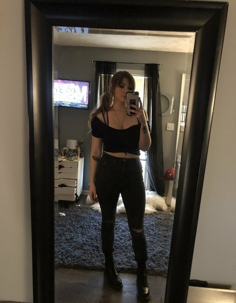 lucyshilohcam star adult pic