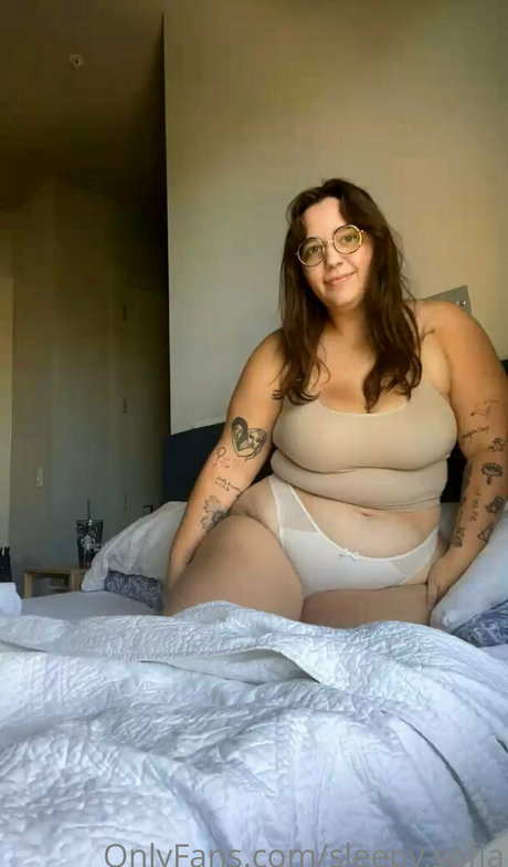 sleepy sofia free model photos