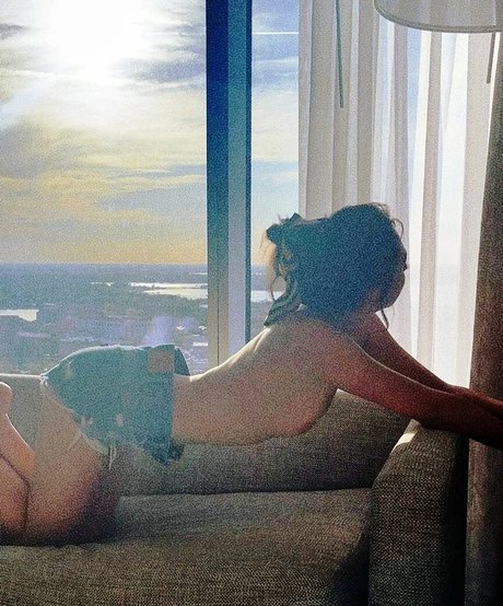 kelseyjonasova star naked picture