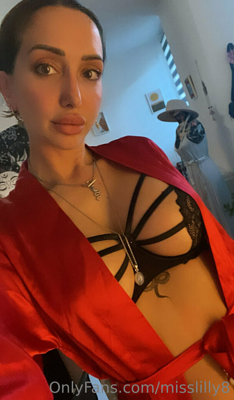 misslilly8 naked star img