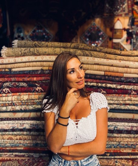 Lara Moreno star beautiful galleries