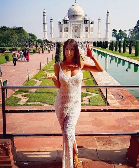 Lara Moreno hot pornstar galleries