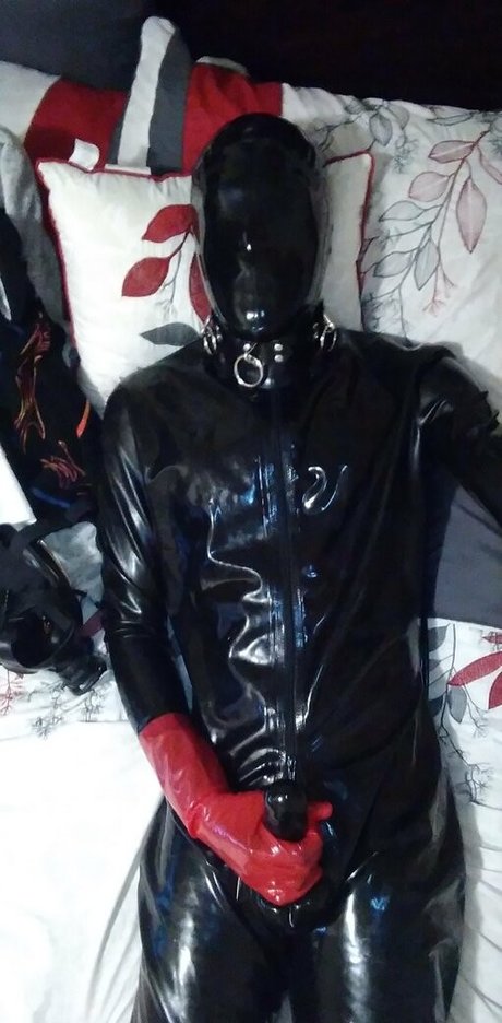 sir latexman naked model photos