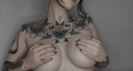 crybabyy19 model pic