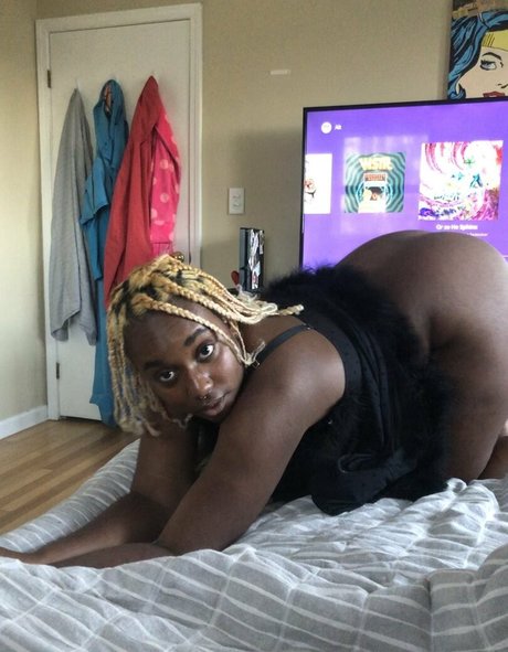 thothead erotic pornstar photo