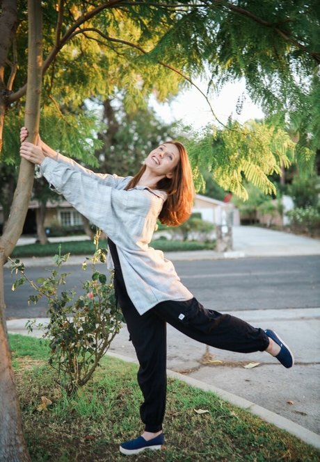 Nicole Tompkins beautiful model images