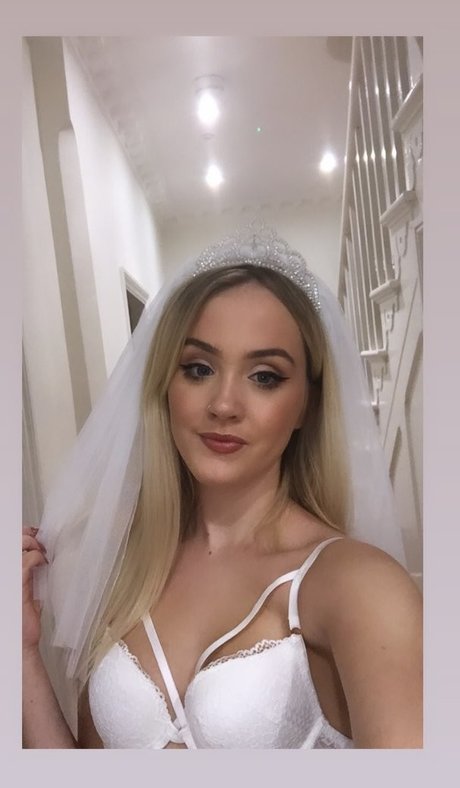 Ellen Peters model sexy pics