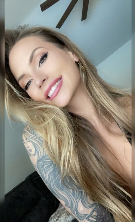 Lou Taylor star beautiful gallery