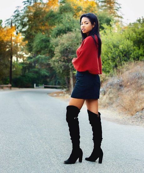 Camille Hyde adult model galleries