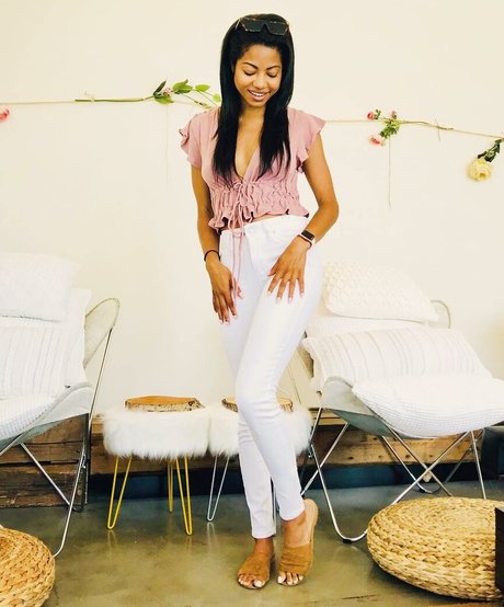 Camille Hyde adult model pic