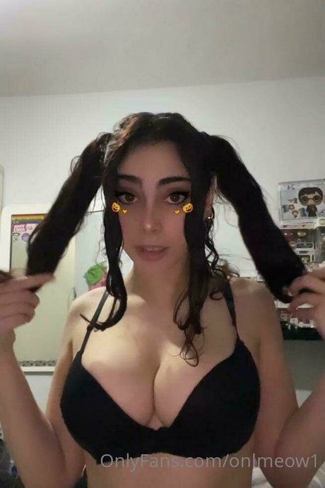 onlmeow1 pornstar naked picture