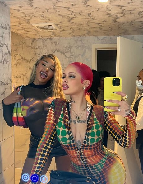 Khleopatre erotic model img