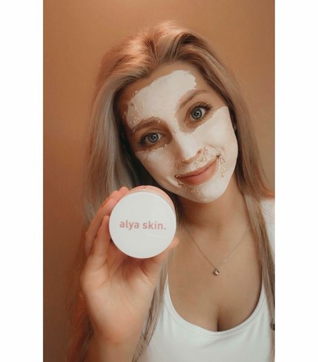 dark skin onlyfans adult photo