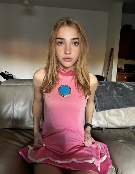 Phoebe Owns U perfect model photo