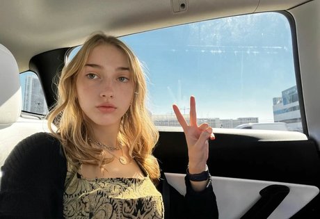 Phoebe Owns U star beautiful photos