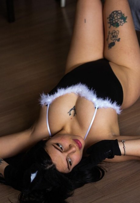 Andressakin hot model pic