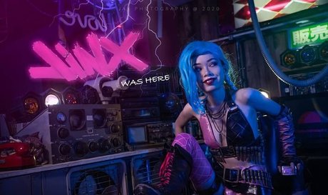 EmotionalBirdy model erotic photo