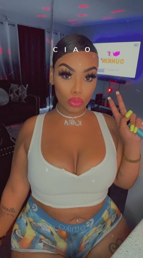 Karab2wett model naked img