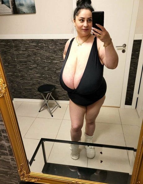 Alice 85JJ star nudes gallery