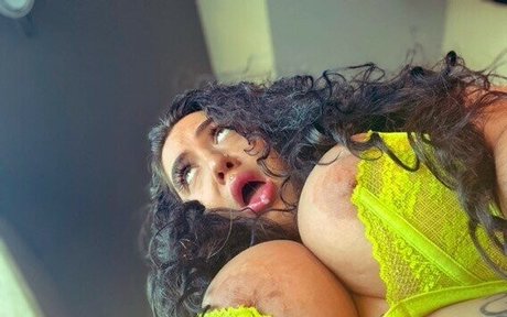 msthroatmagic star nude photo