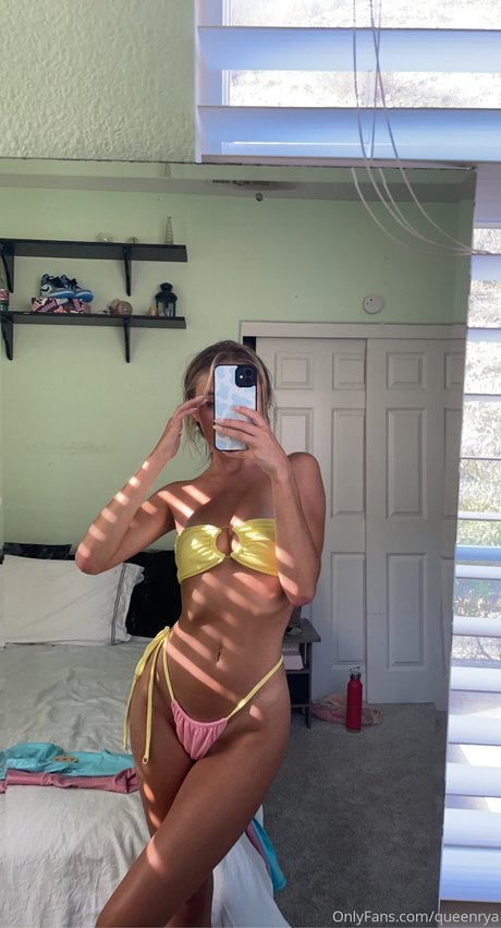 Ryan Myers star sexy photos