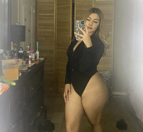 Latina California Girl star naked image