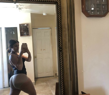 Latina California Girl erotic star pic