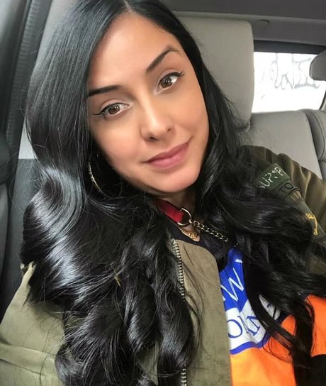 Laura Stylez perfect model image