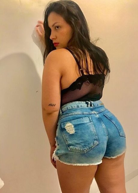 Thallyta Araujo pretty star picture