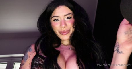 Ellie Alien ASMR hot model photo