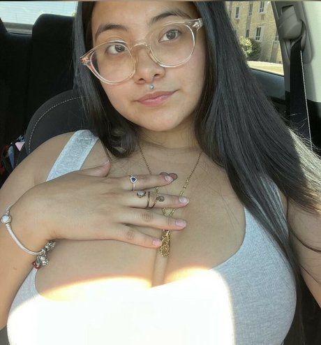 Amputee Freak model pornographic pictures