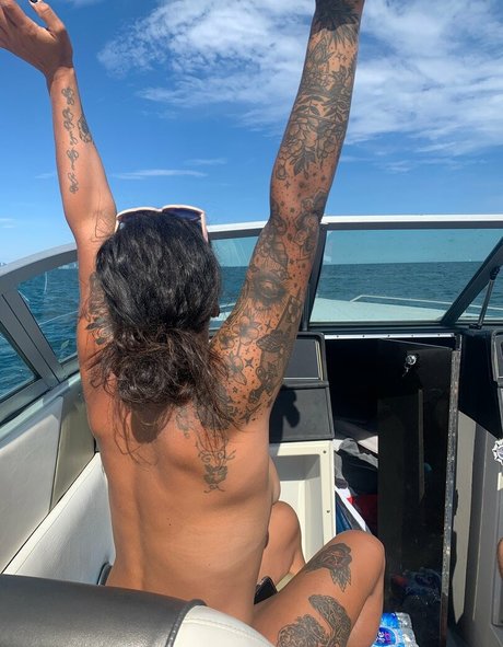 Pineappleandii perfect star photo