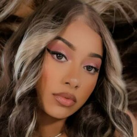 goldengoddess17 model best img