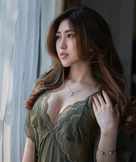 chubby slut onlyfans hot nude archive