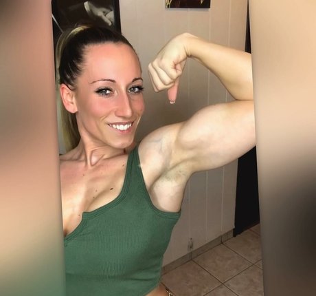 Reni Gendur model free image