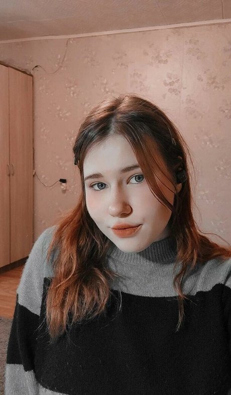 girl u never met naked model pic