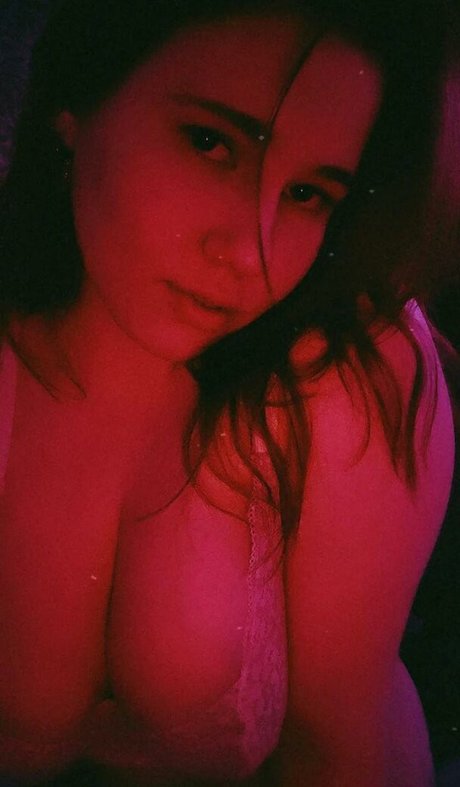 girl u never met actress pic