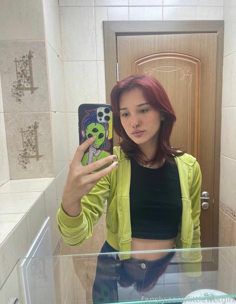 littlewetgirl model high quality pic