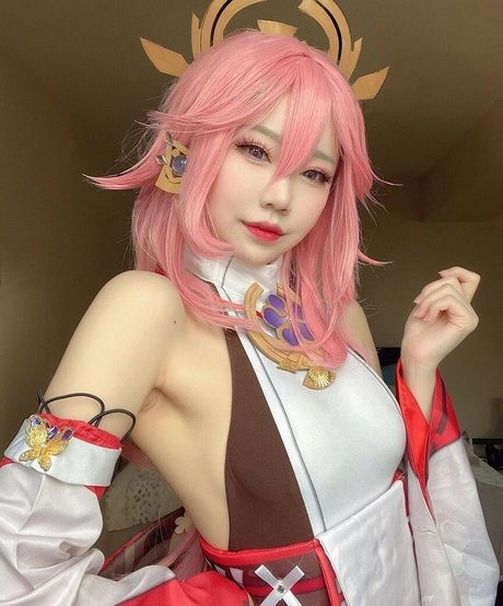 tsikyo pornographic model img