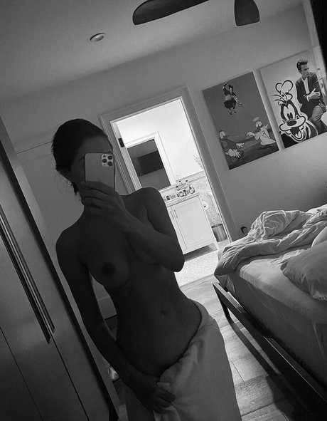 Miratwitch Profile pic