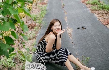 Miu Yoga free model img